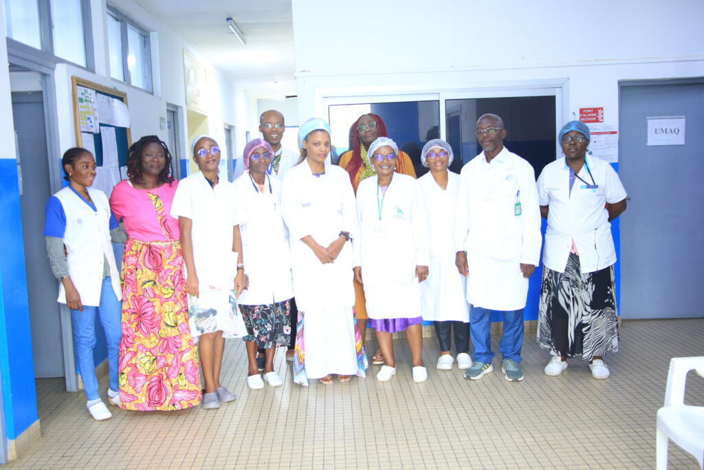 L'équipe du Centre Médical de Santé Reproductive La Compassion